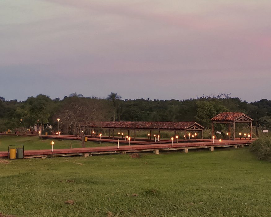 Passeio pelo povoado ao entardecer