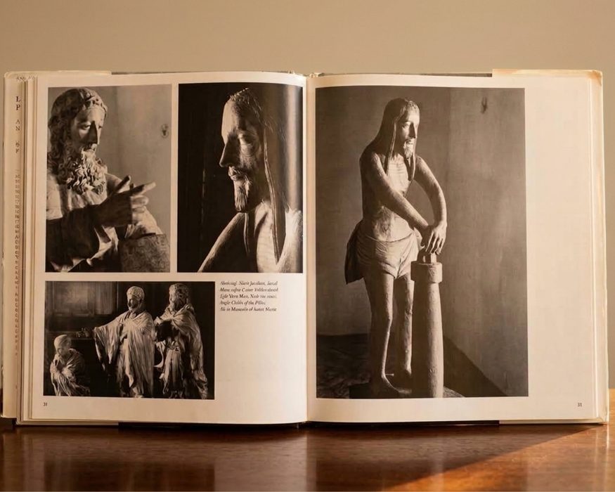 Páginas de um livro sobre arte jesuítica