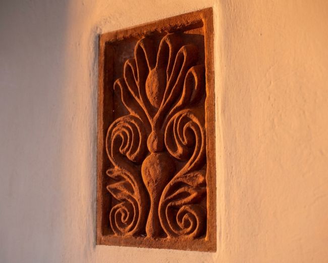 Detalhe entalhado na parede