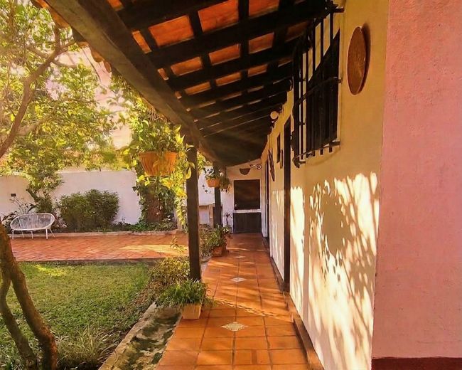 Varanda coberta do hotel