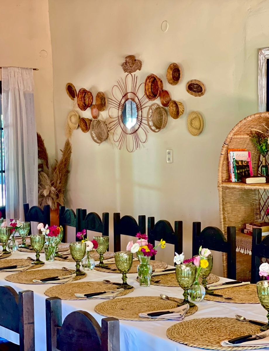 Salão interno preparado para um evento